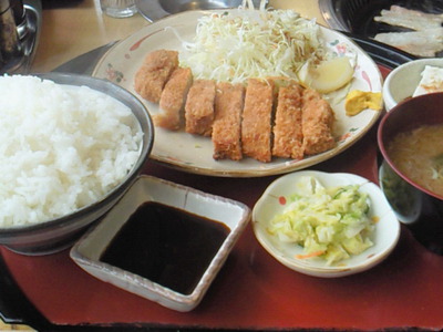 闘牛の「とんかつ定食」